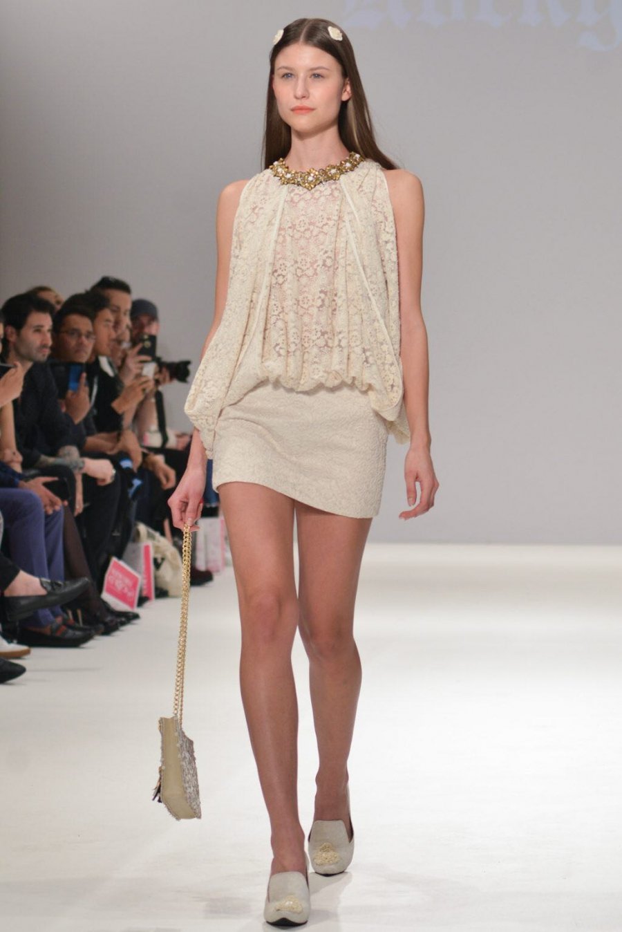 Midikennov model Alena Kananović na London Fashion Weeku