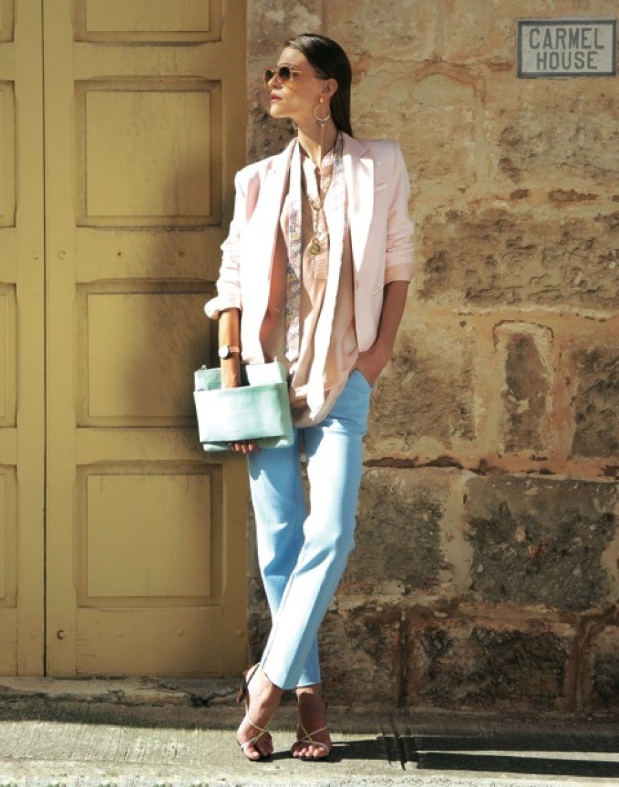 Midikennov model Alena u editorijalu magazina Avantage